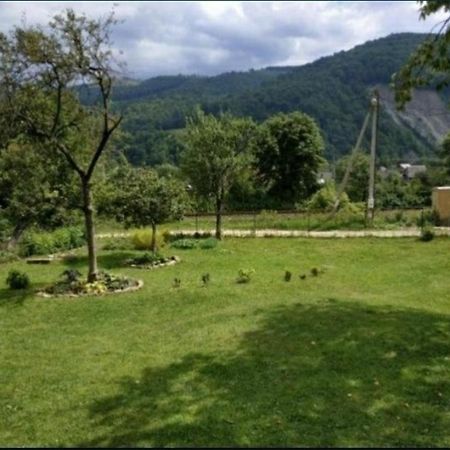 Hotel V Ulyanu Jaremče Exteriér fotografie